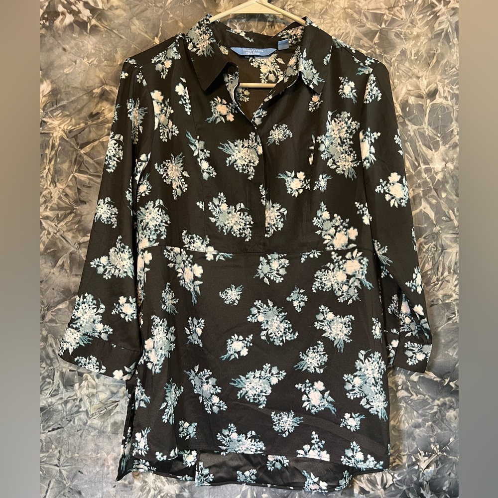 Simply Vera Vera Wang 3/4 sleeve black blue & white floral flowy open back slit